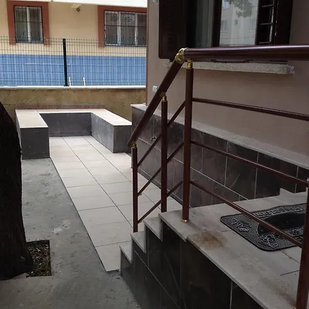 Beyaz Apartmán *